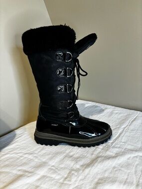 Khombu Women’s Black Patent Faux Fur Winter Boots